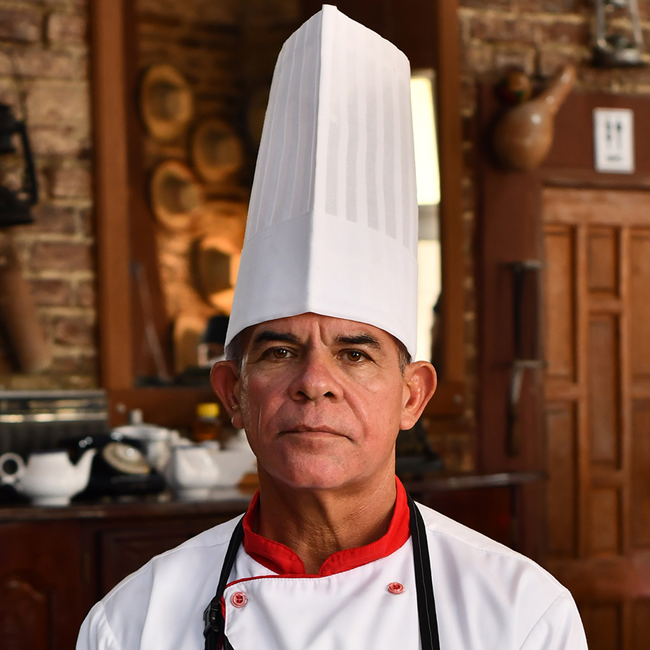 ROGELIO ULLOA VALDES