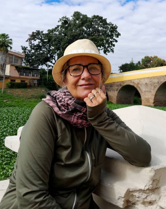 puentes sobre mi cuerpo autora